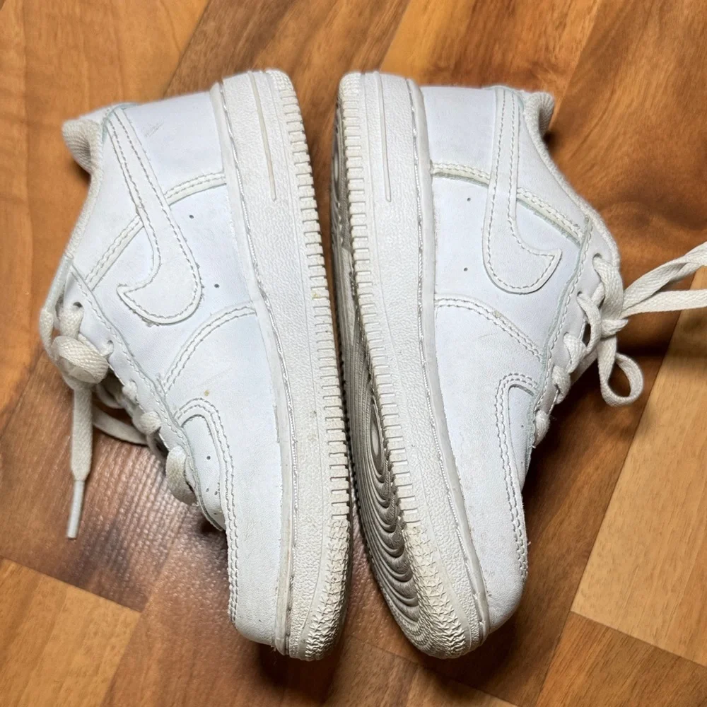 Nike Air Force 1 toddler little kids size 9.5 sneakers/ shoes white